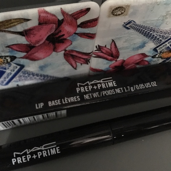 2/$25 💋 HP🎉 M·A·C Prep + Prime Lipstick Primer - Picture 3 of 4